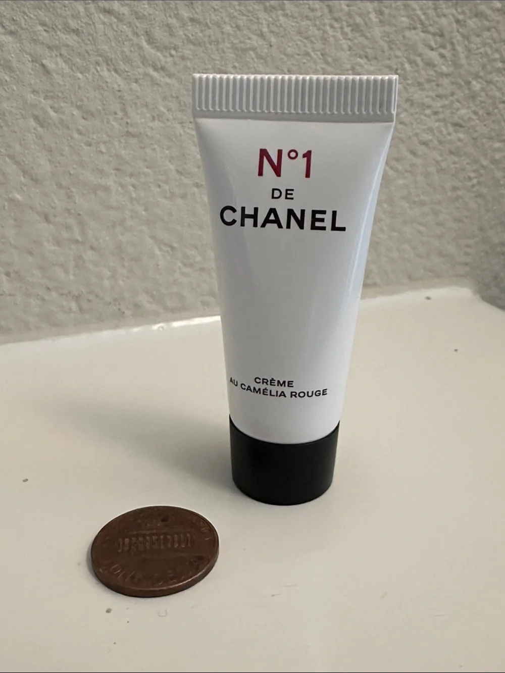 CHANEL N°1 Crème au Camélia Rouge - White & Black Tube